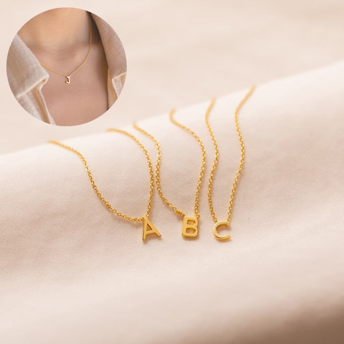 Collier initial sobre